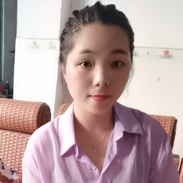 背后凝眸小松鼠的照片