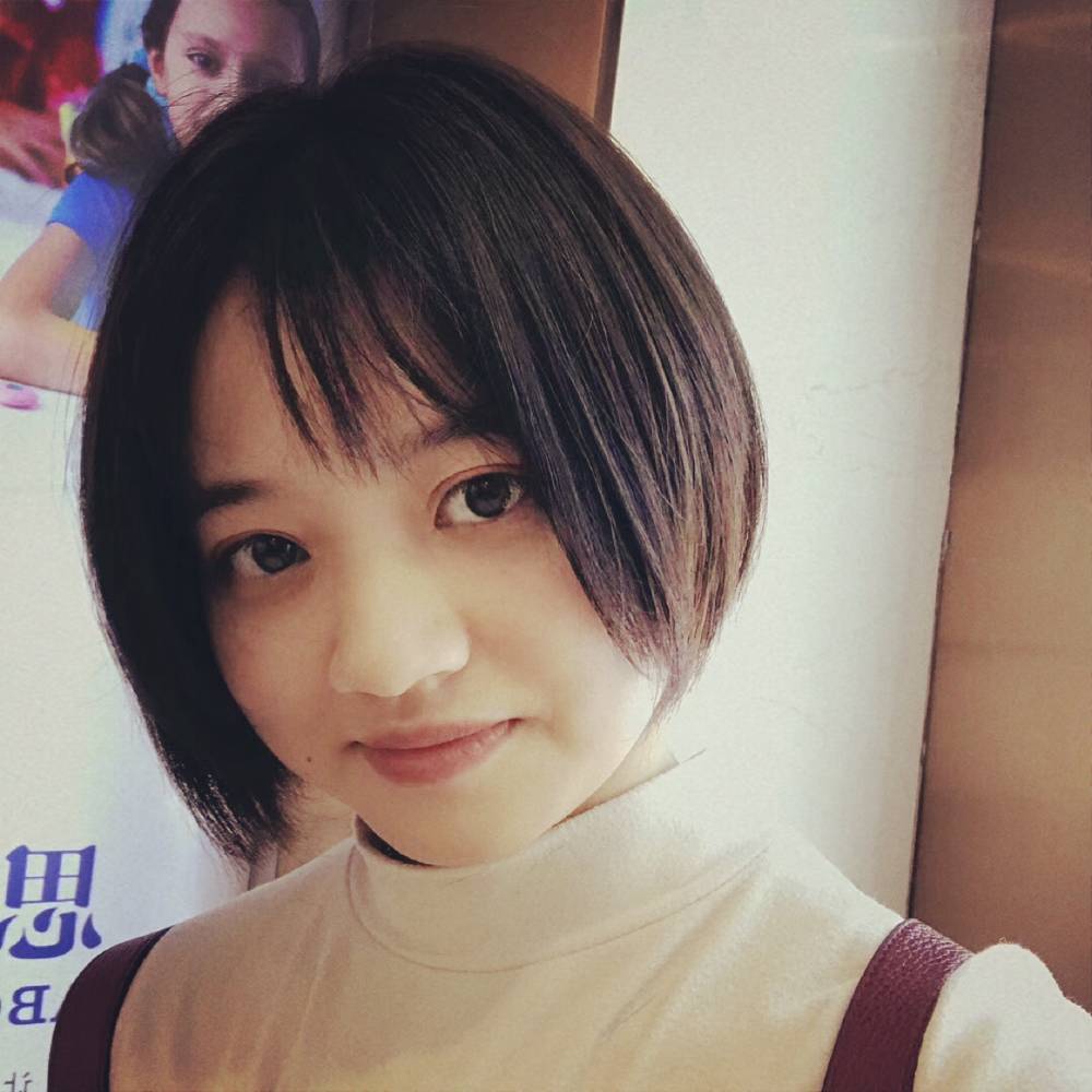 青衫浅吻优美的照片