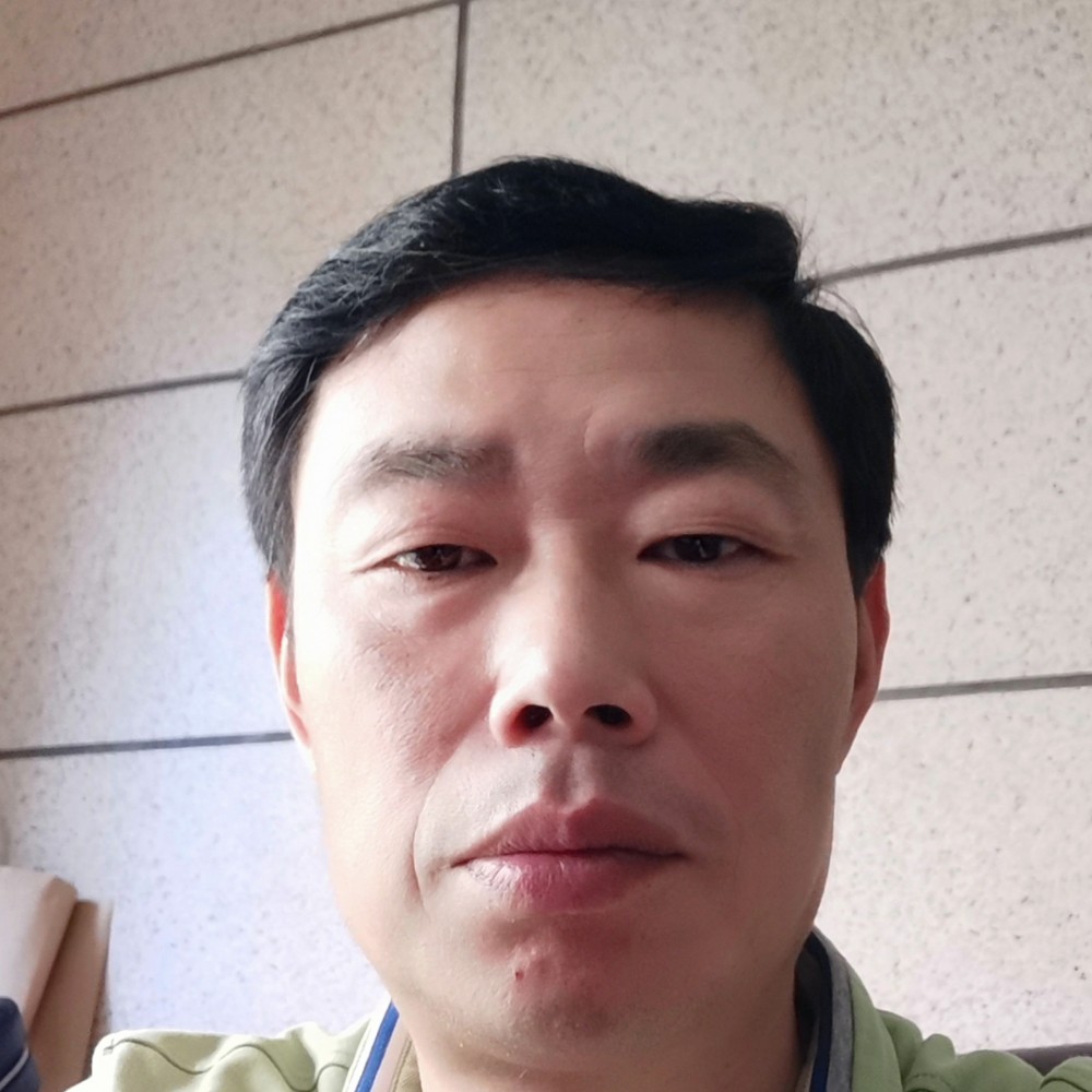 呓语谦让的照片