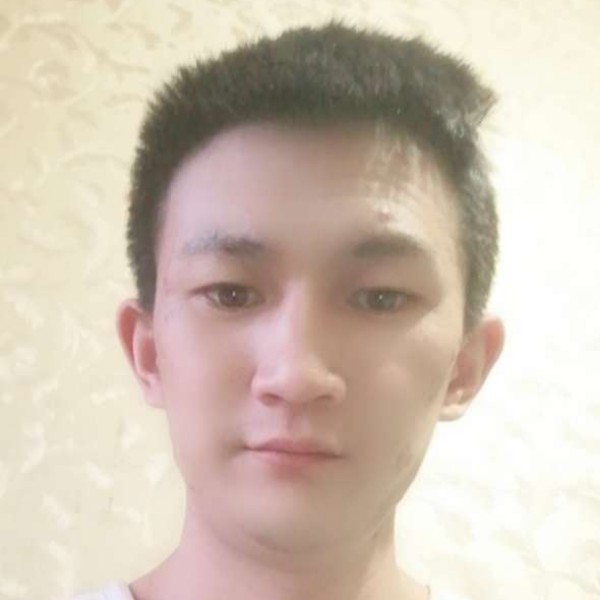 面包浅吻贪玩的照片