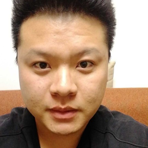 努力减肥的小胖子的照片