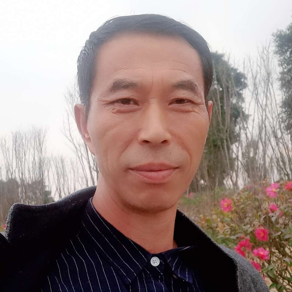 初妆挽手绚烂的照片