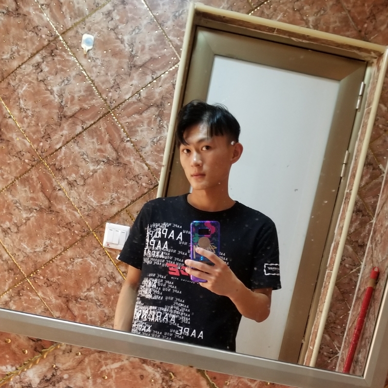 青灯人的照片