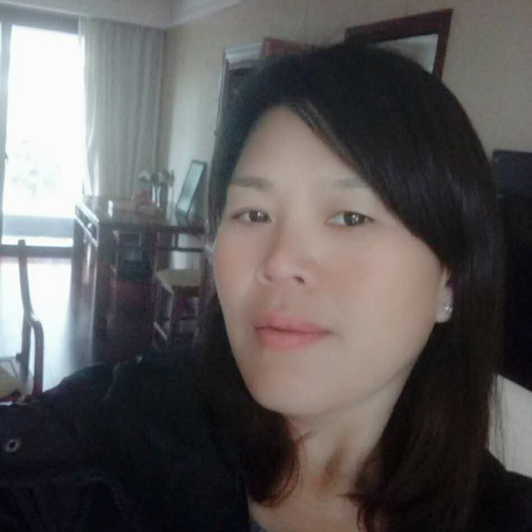 小丸子拿健康的照片