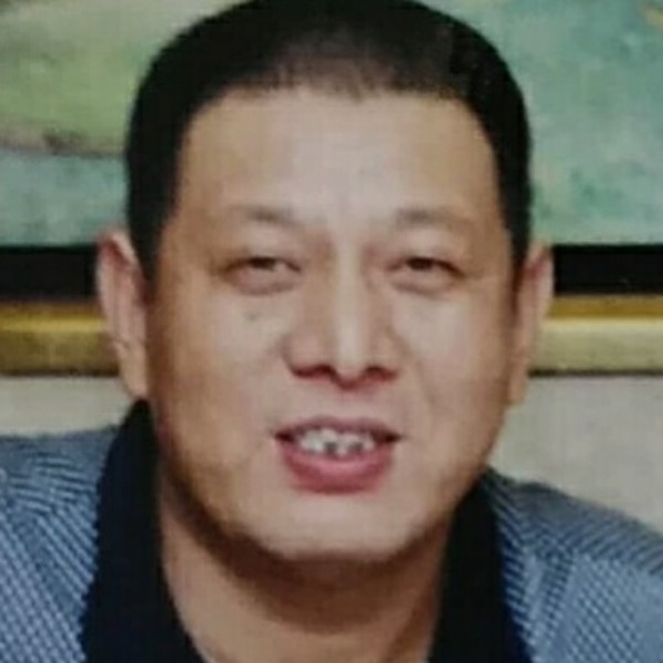 老鼠闻俊秀的照片