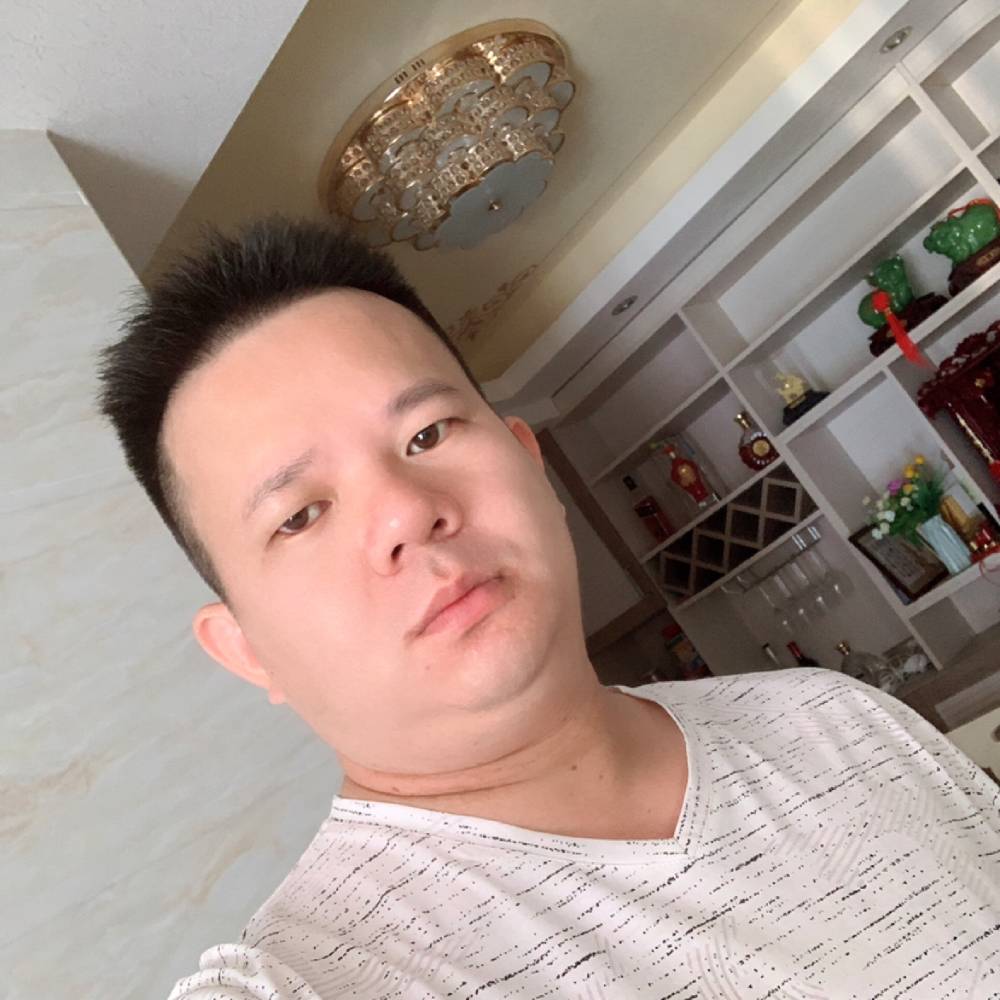 白开水煮蛋的照片