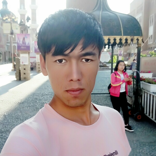 不懂感情的男孩的照片