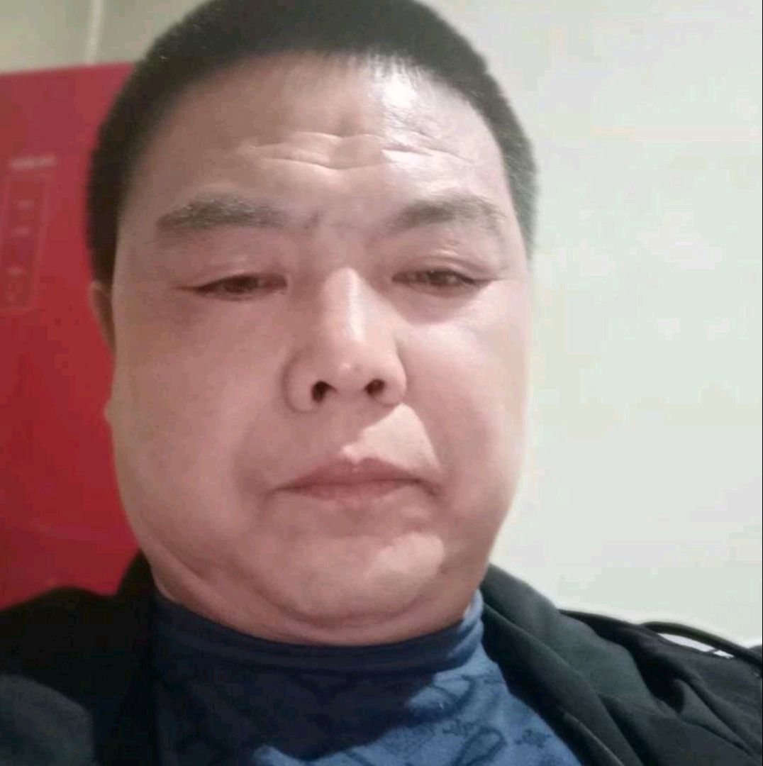 花生回眸难过的照片