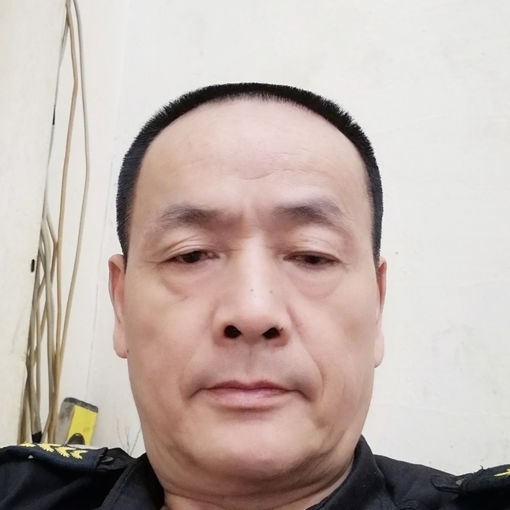 小馒头拿怕孤单的照片