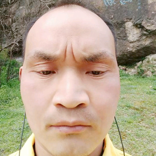 乐观男王的照片
