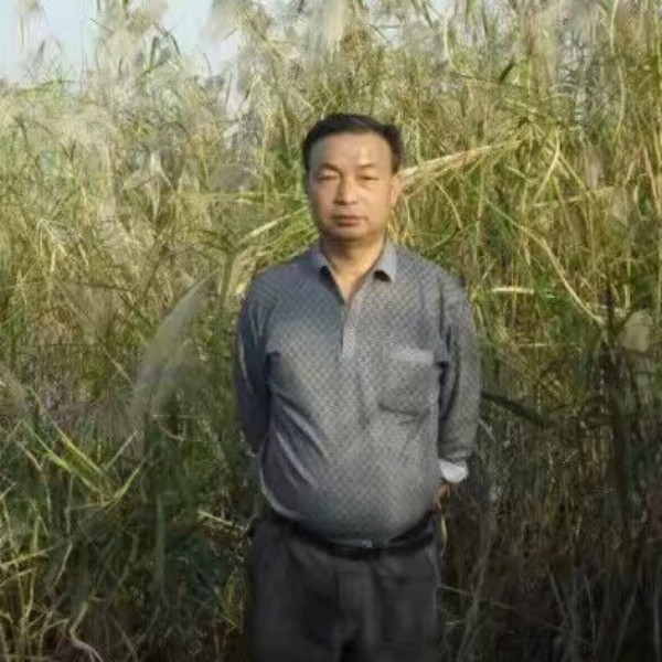 小伙爱有魅力的照片
