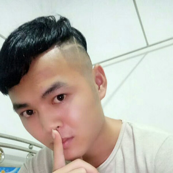 相恩树下的照片