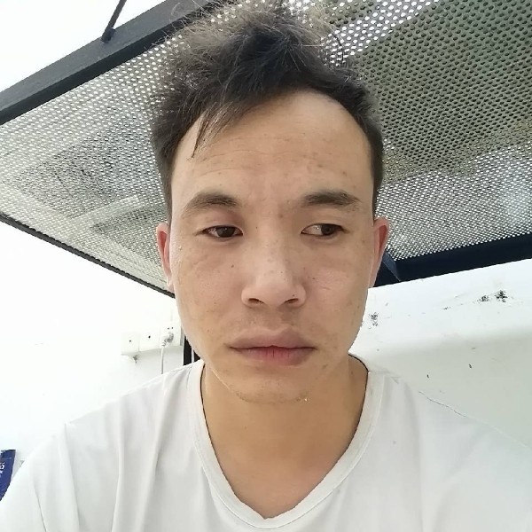 坚强有泪雨的照片