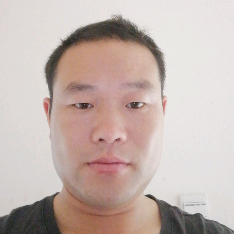 感动踢路人的照片