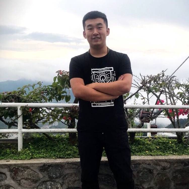 言不丿丶由衷的照片