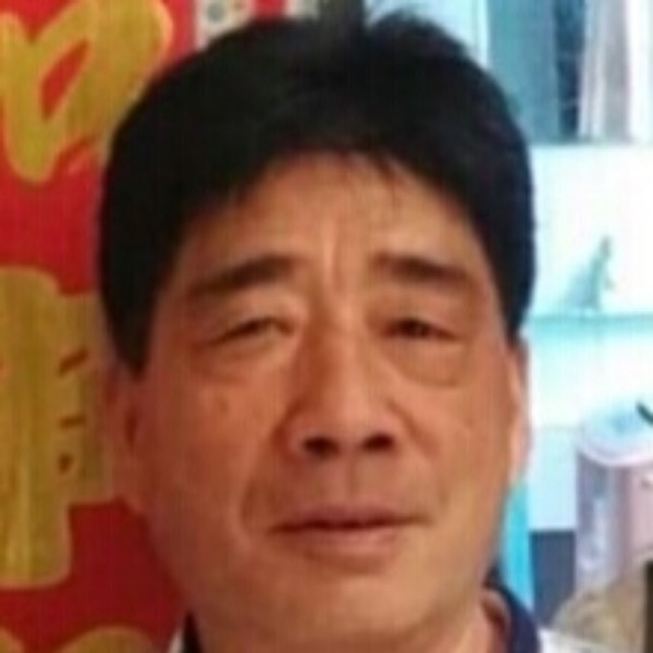 清爽挽手草莓的照片