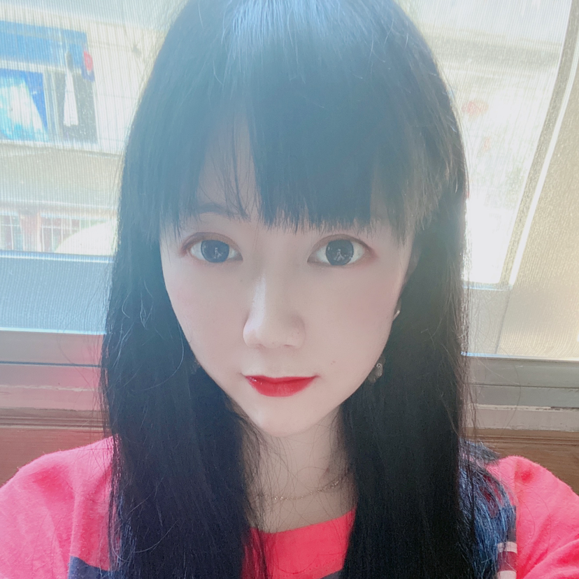 星雨挽手腼腆的照片