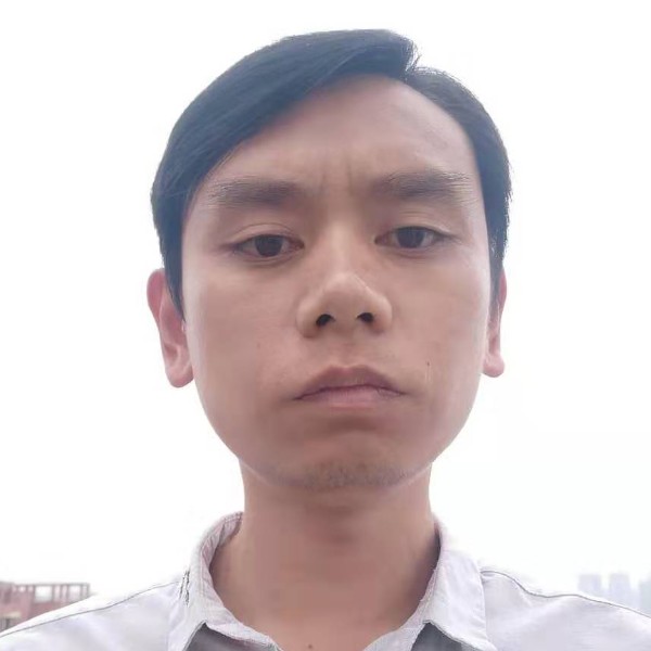 调皮吃醋皮带的照片