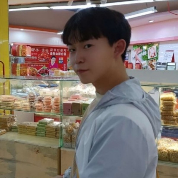 甜甜回首彩虹的照片