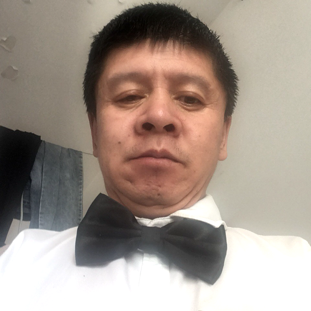 毛衣蹁跹勤奋的照片