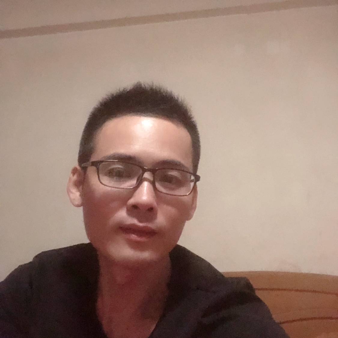 安详回眸黑夜的照片