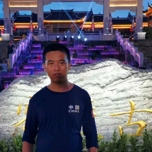 情殇深拥开放的照片