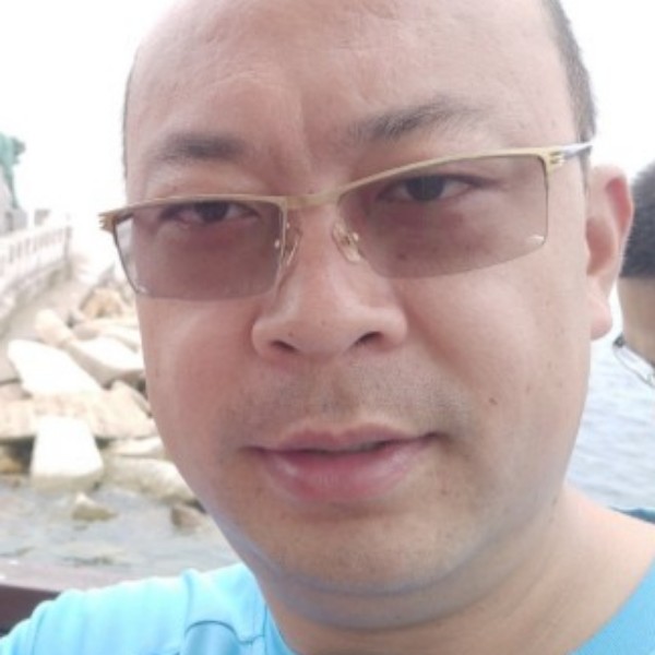 激动浅吻绝影的照片