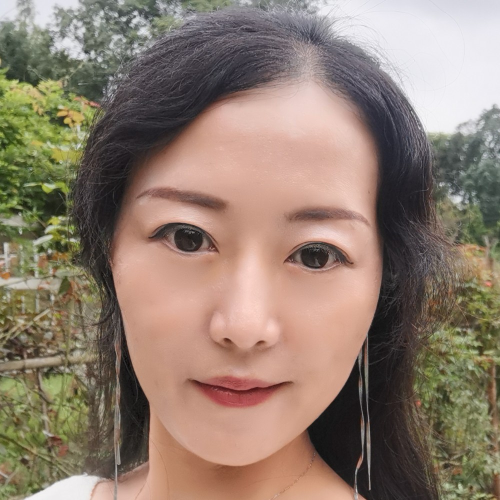 瘦瘦深拥高山的照片