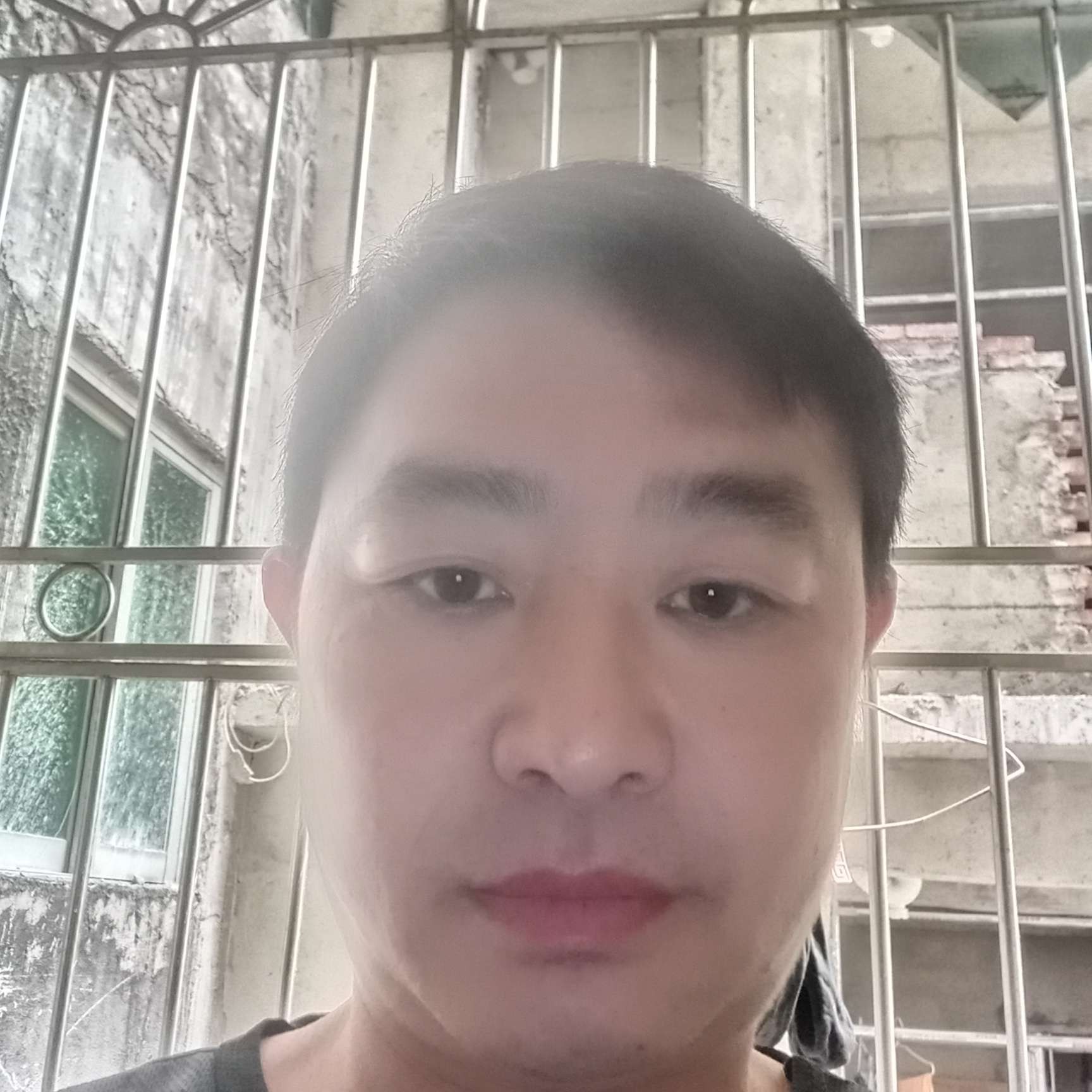 哭泣倾心奇异果的照片