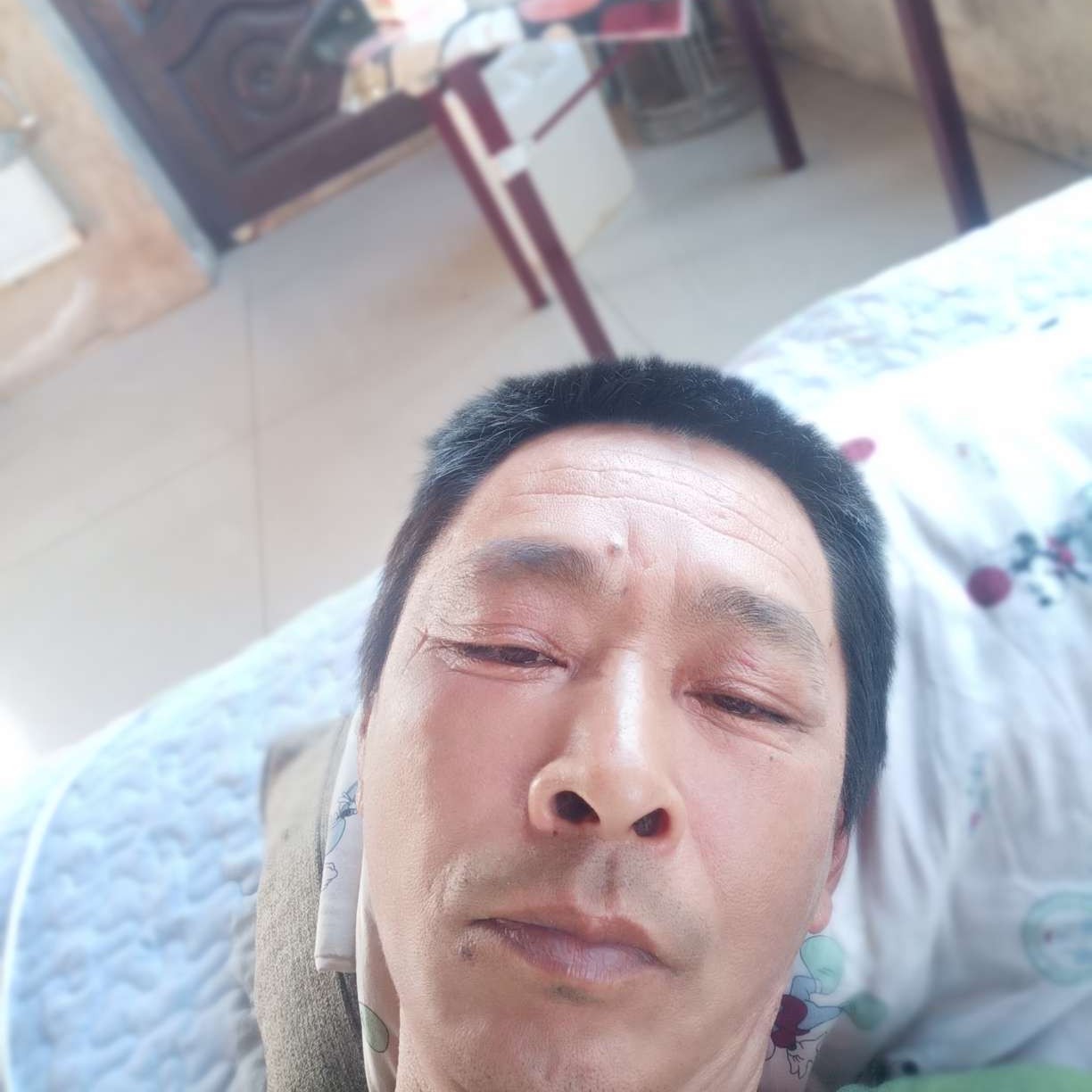 刻苦拿流影的照片
