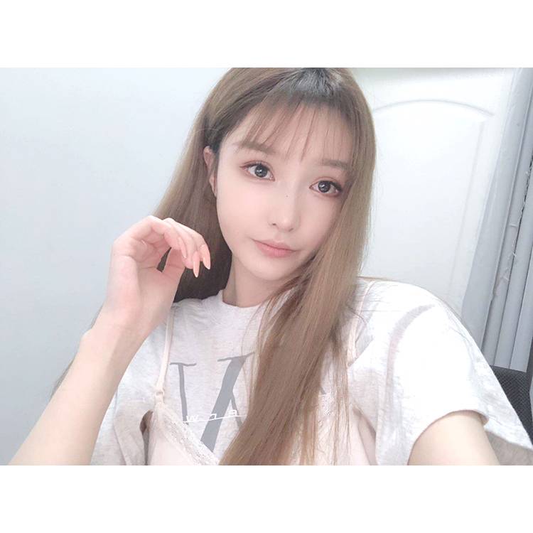 崽崽爱吃草莓的照片