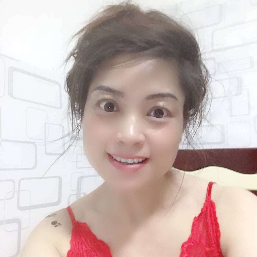 机智拿砖头的照片