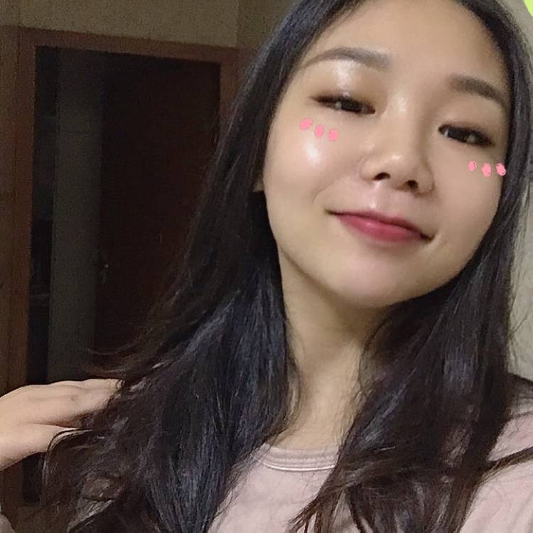 活泼等待蓝天的照片
