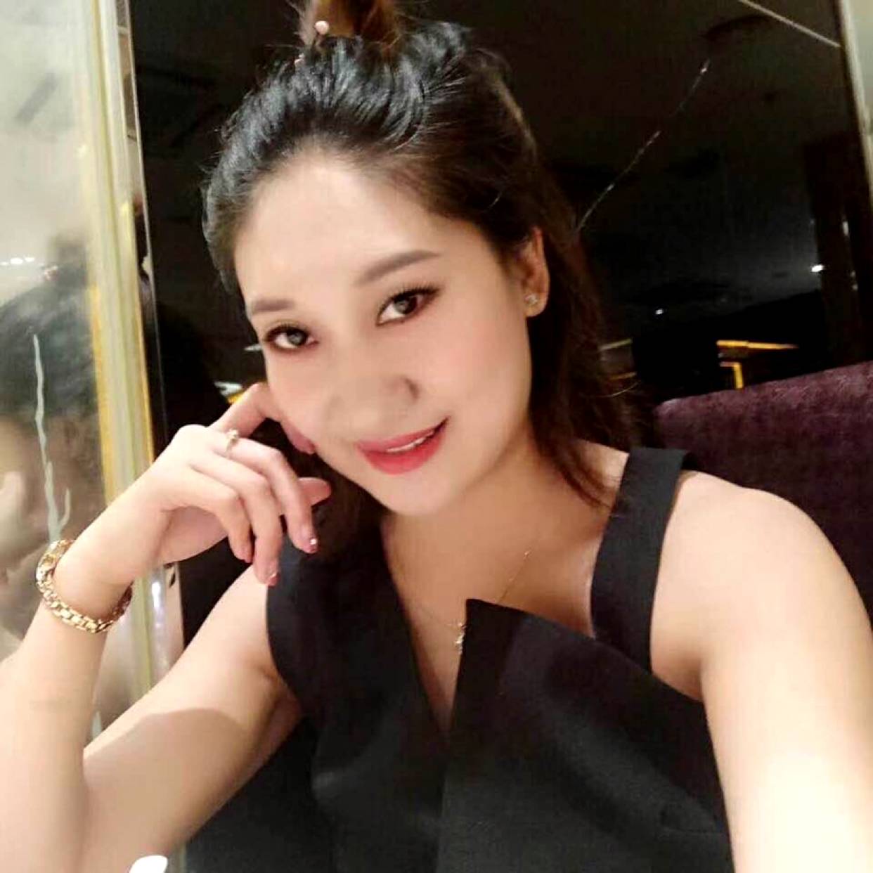 短靴扯零碎的照片