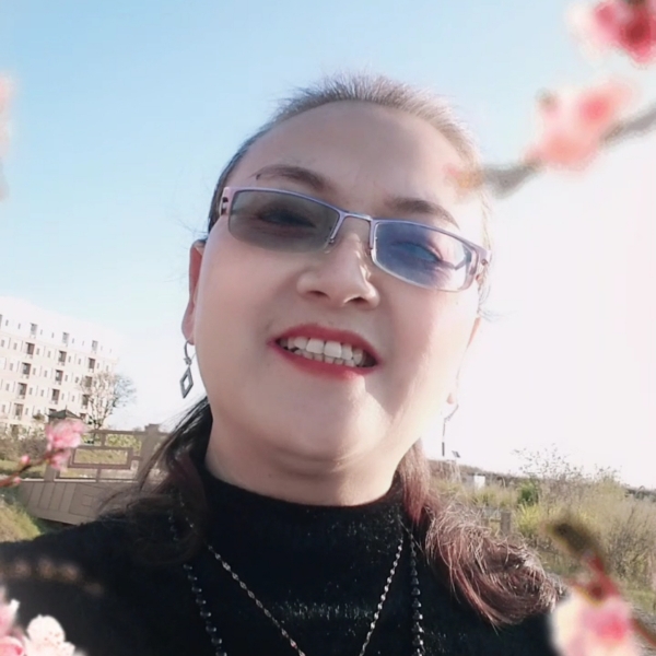 落寞等待保温杯的照片