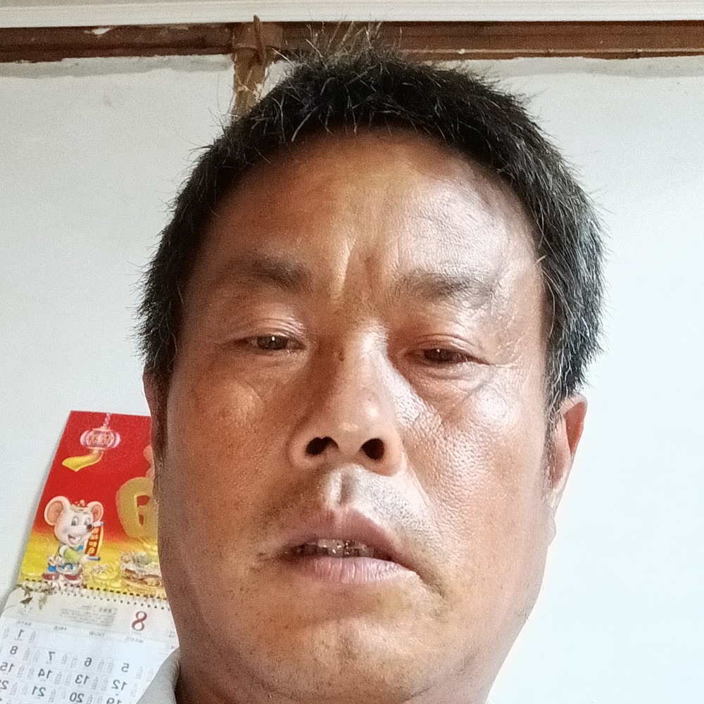 洛尘打耍酷的照片