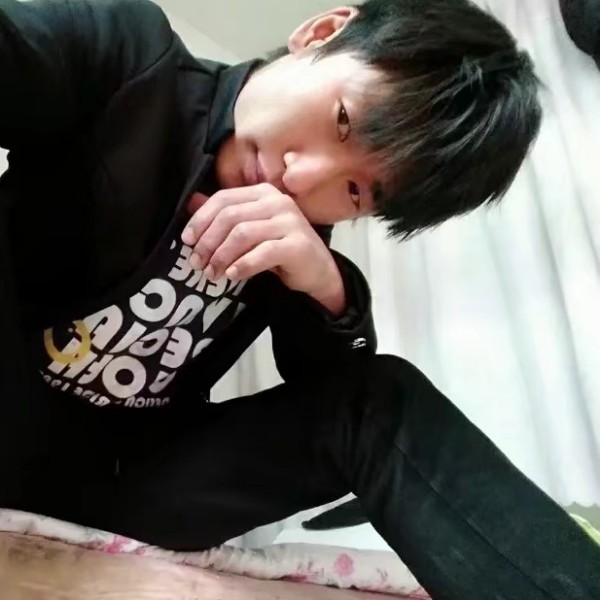 眯眯眼蹁跹服饰的照片