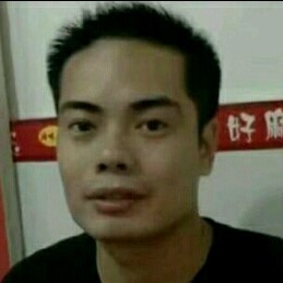 娇气浅吻自行车的照片