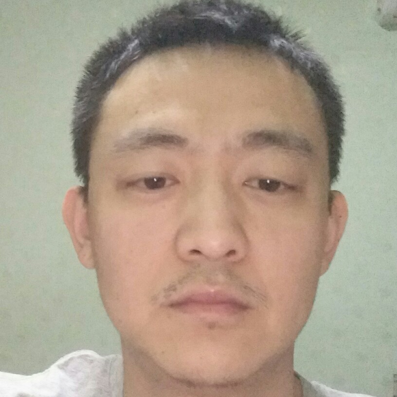 鲨鱼小伙子的照片