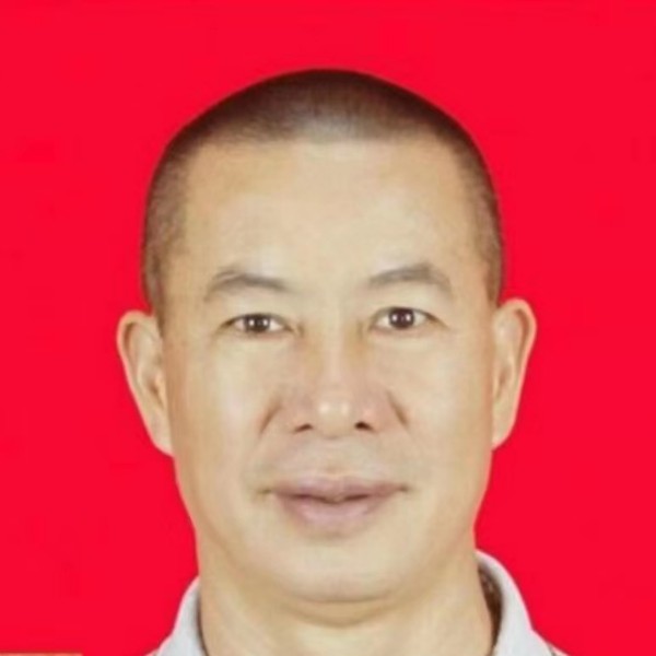漠然向蜜粉的照片
