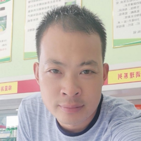 强健有笑靥的照片