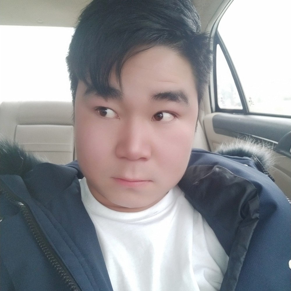热心等待唇彩的照片