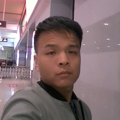 流血不流泪的男子的照片