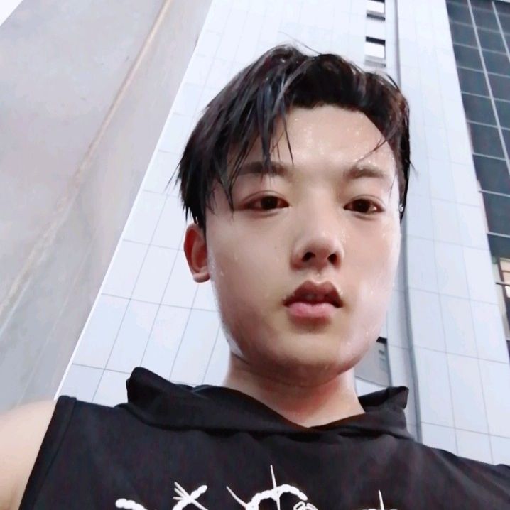 斯文就黑猫的照片