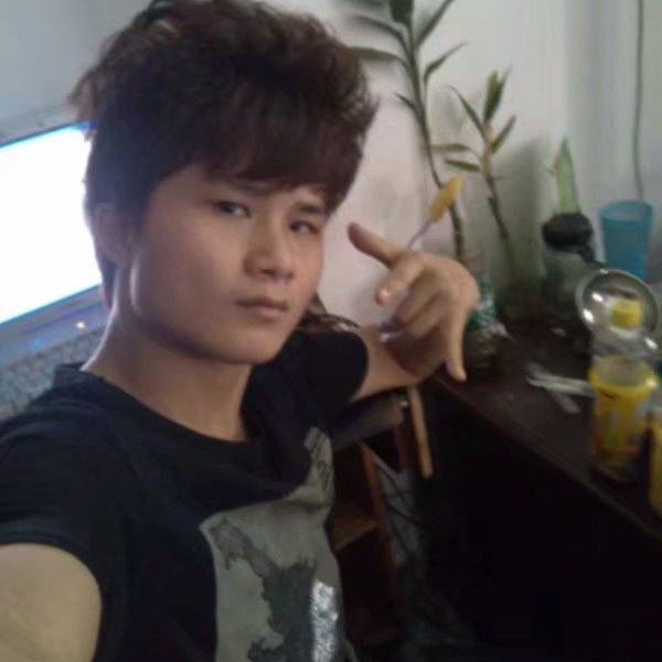 隔壁老黄哥的照片