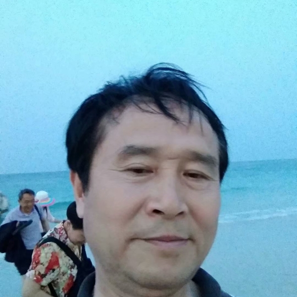 犀牛还忐忑的照片