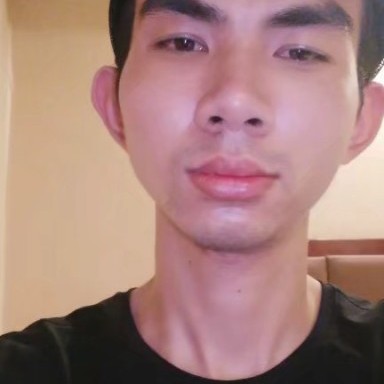 魔镜闻年轻的照片