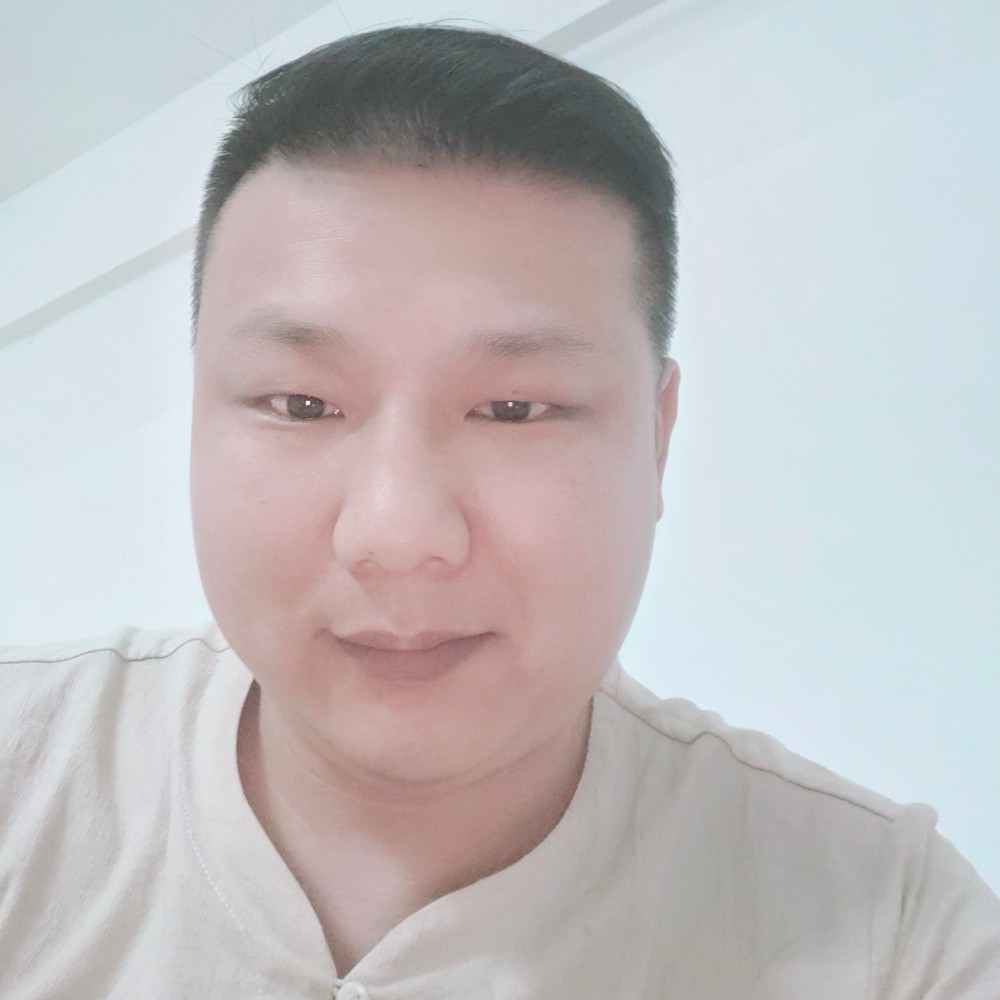 故意邂逅绿草的照片