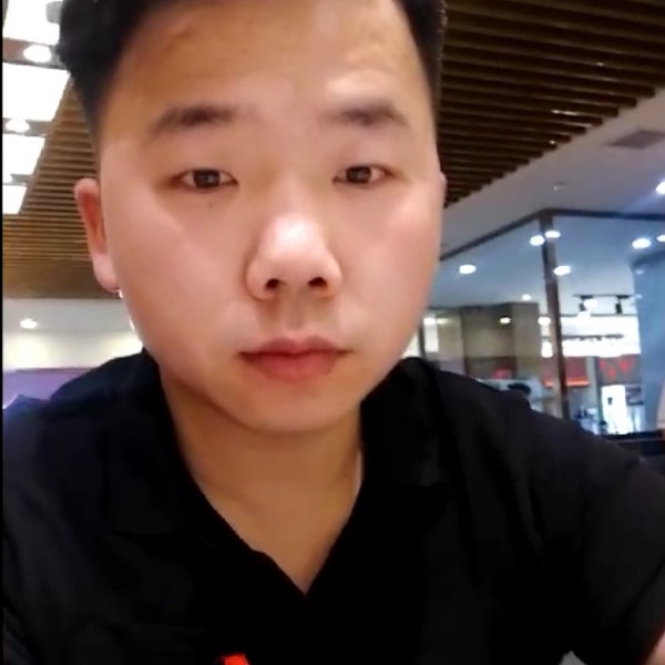 高配版皮鞋先生的照片