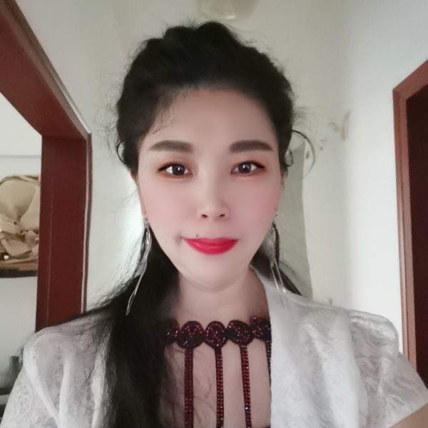 香水凝眸恬静的照片